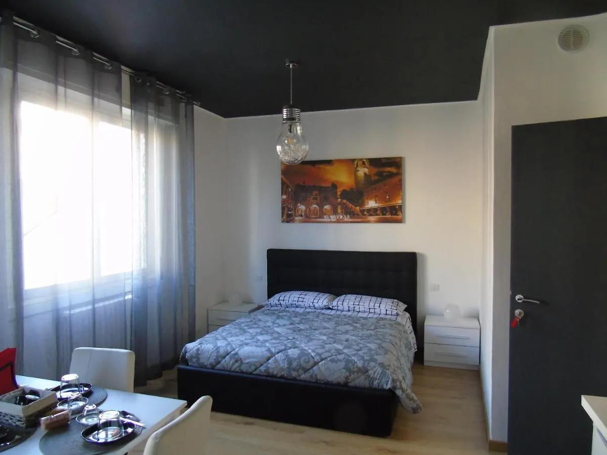 Hotel Casa Leonardo Airport à Azzano San Paolo Maison d'hôtes